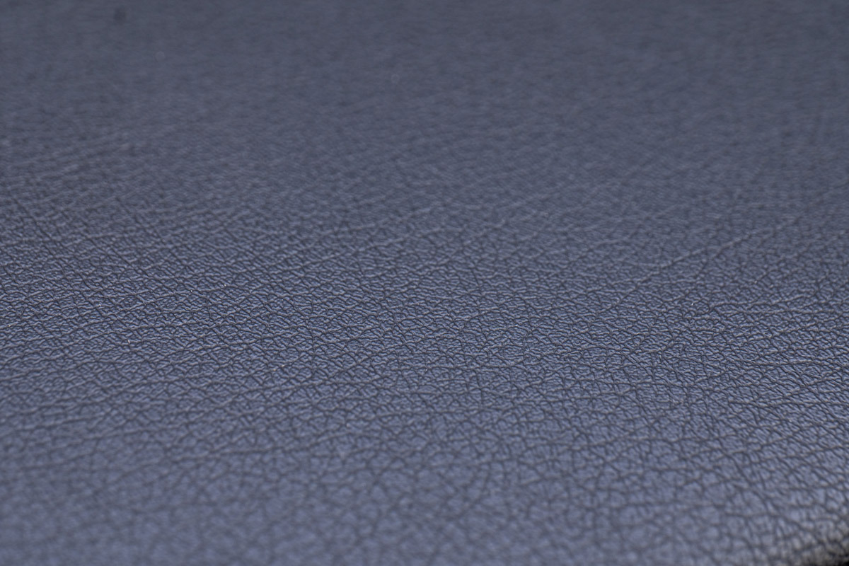 T.W.G シリーズに使用しているブラックレザーはグレイスオリジナル