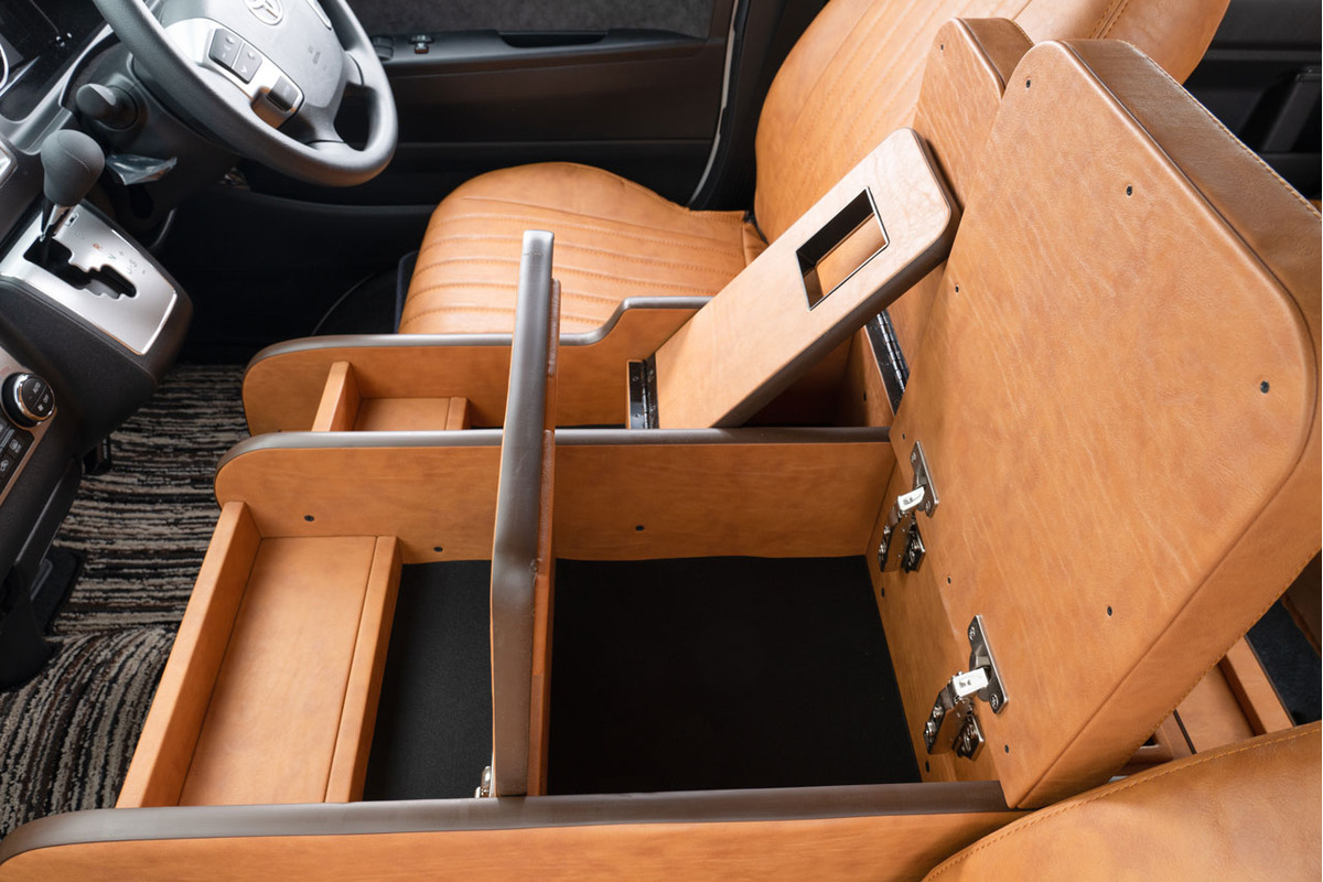 200系ハイエース標準 S-GLワイド用センターコンソール クラシック