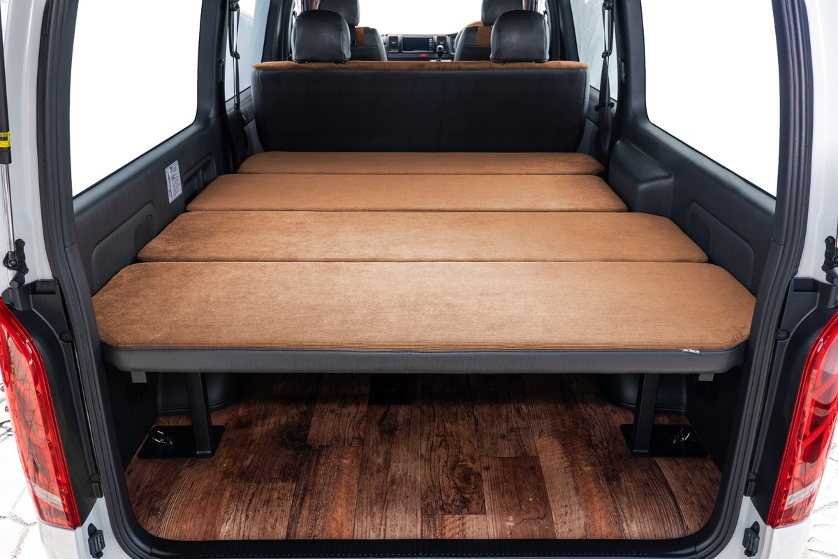200系ハイエース標準 S-GLベッドキット アンティークコーデュロイ
コーデュロイキャメル×ヴィンテージブラック