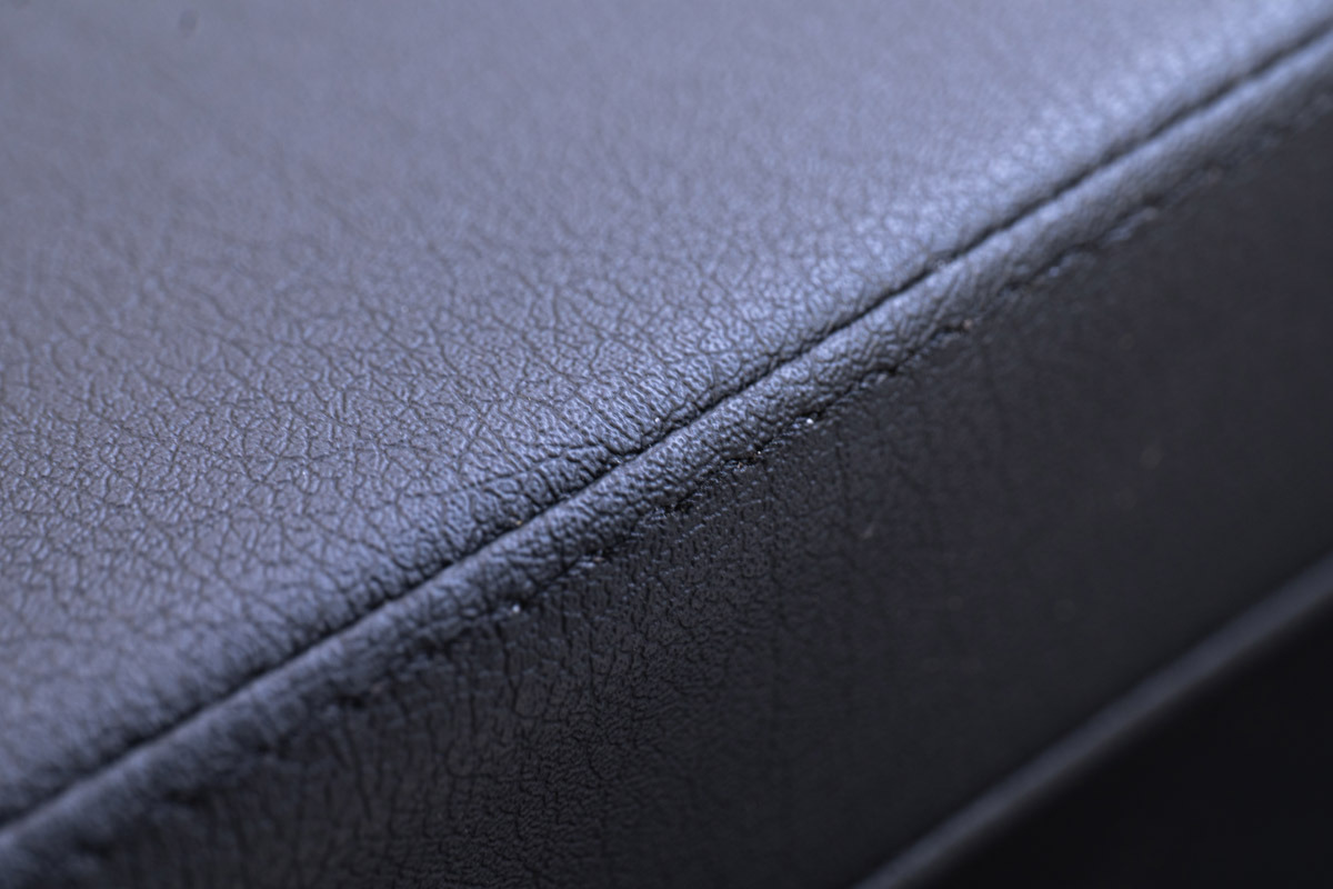 200系ハイエースワゴンGL グランドキャビン用シンプルセンターコンソール　単体イメージ