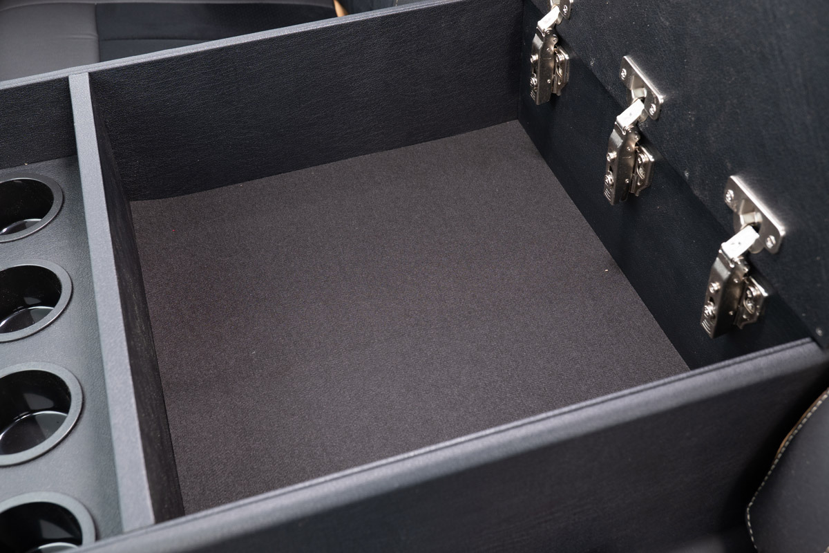 200系ハイエースワゴンGL グランドキャビン用シンプルセンターコンソール　装着イメージ