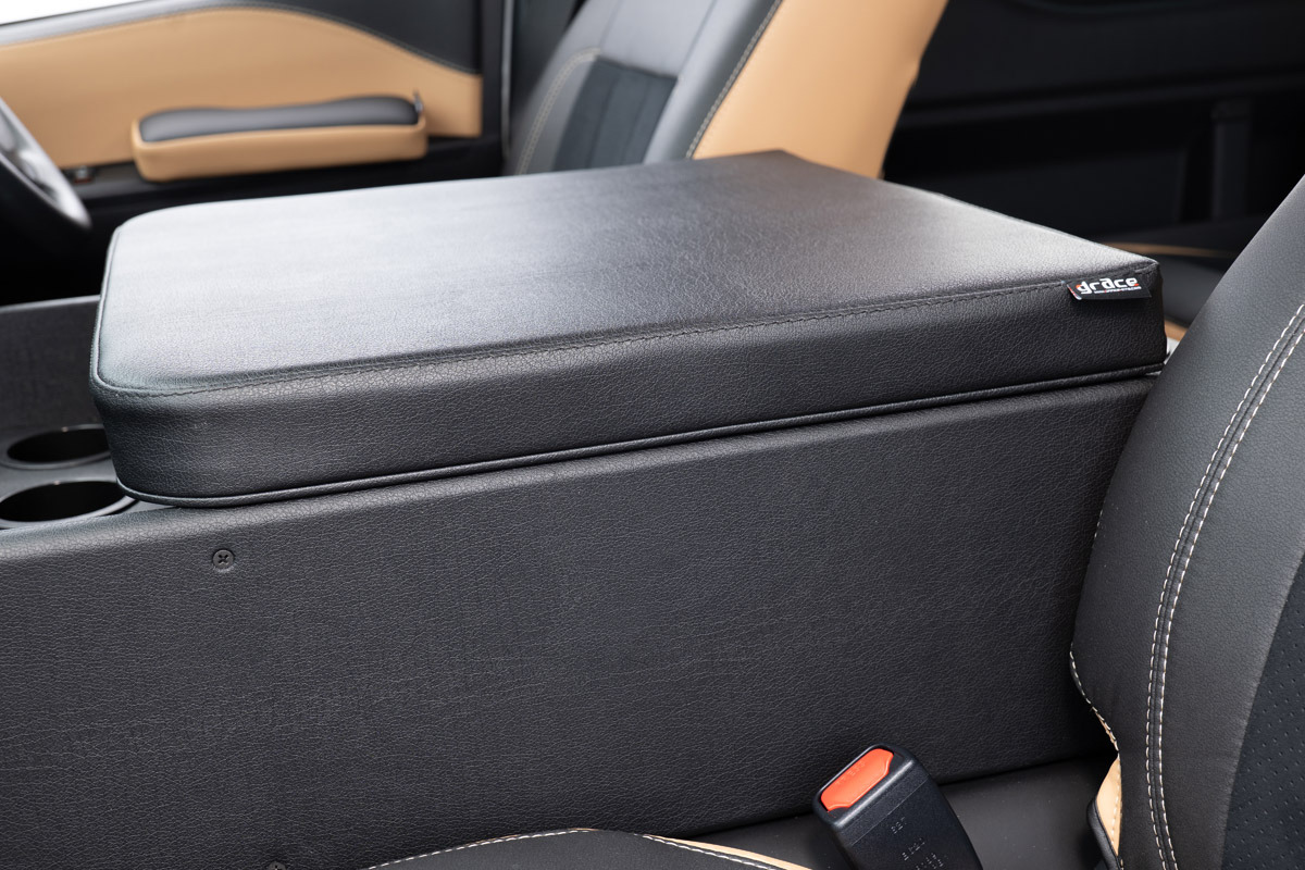 200系ハイエースワゴンGL グランドキャビン用シンプルセンターコンソール　装着イメージ