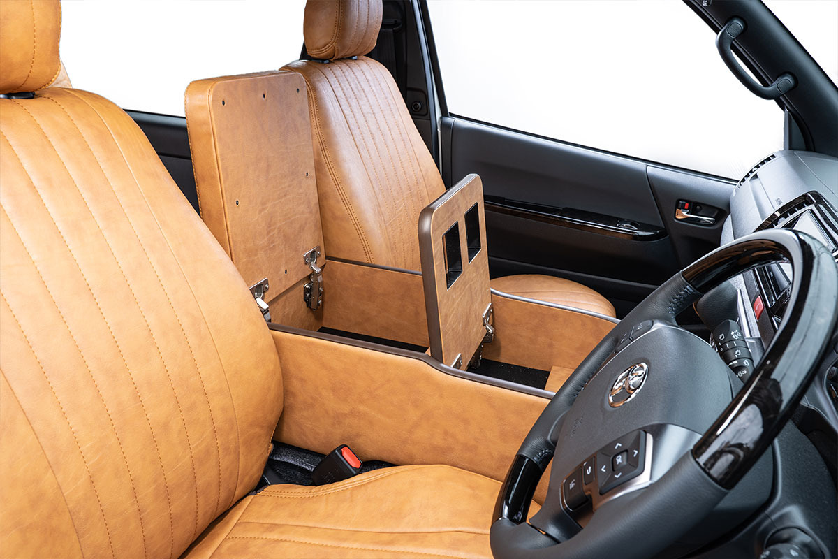 200系ハイエースS-GL用センターコンソール　クラシック　キャメル装着イメージ運転席側