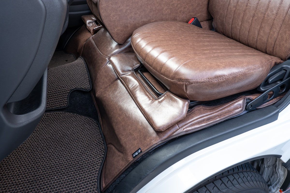 200ハイエース エンジンフードカバー＆スカートセット クラシックグロッシー　ブラウン　装着イメージ