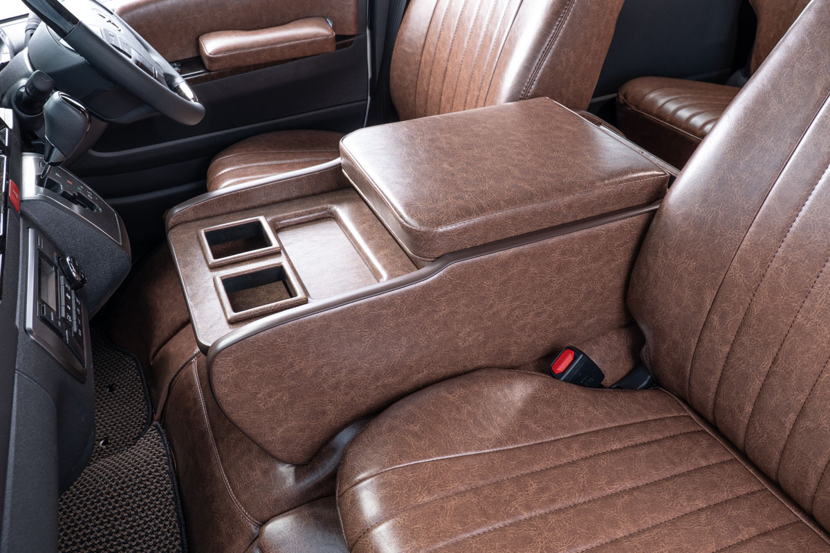 200系ハイエースS-GL用センターコンソール　クラシックグロッシー　ブラウン装着イメージ