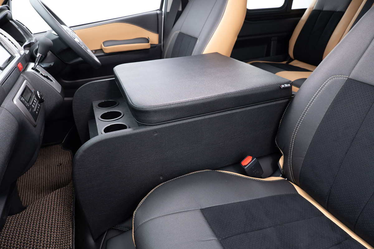 200系ハイエースワゴンGL グランドキャビン用シンプルセンターコンソール　装着イメージ