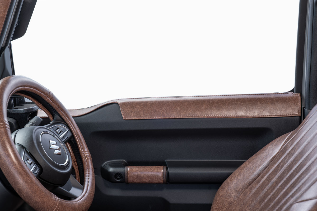 【ジムニーJB64/JB74専用】アクセントライン　フロントドア左右セット　 クラシックグロッシー　ブラウン　装着イメージ