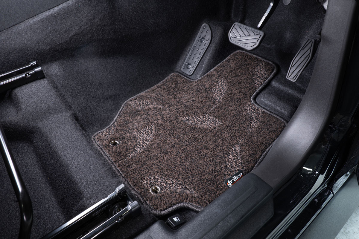 【ジムニーノマド専用】フロアマット プレミアムセット １台分　運転席装着イメージ ヴィンテージブラウン