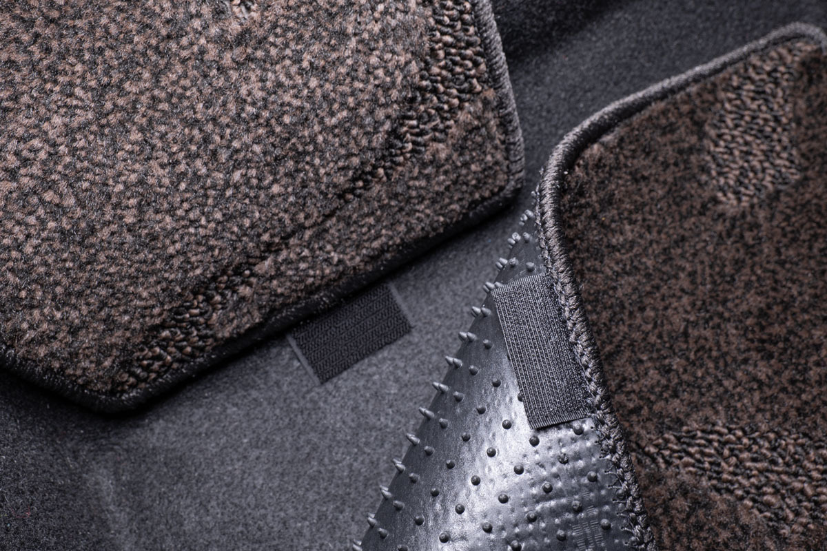 【ジムニーノマド専用】フロアマット プレミアムセット １台分　 ヴィンテージブラウンの場合は裏面がゴムマット仕様になります。