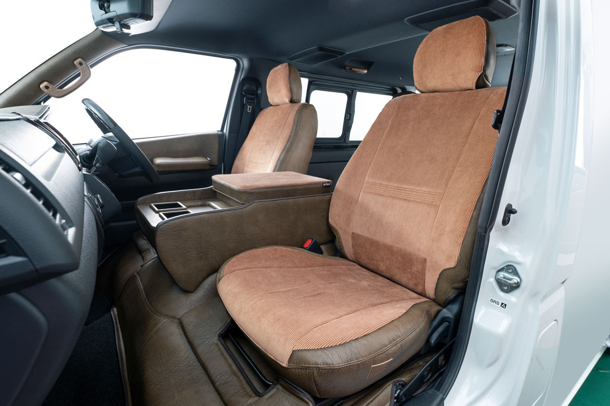 シートカバー  アンティークコーデュロイ　コーデュロイキャメルxヴィンテージモカ　ハイエース装着イメージ