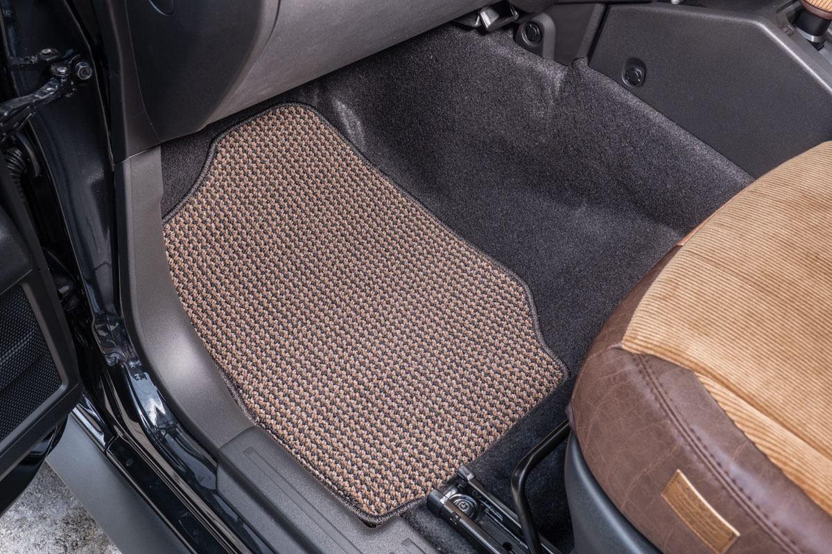 【ジムニーノマド専用】フロアマット 1台分セット NEWアンティーク　助手席装着イメージ