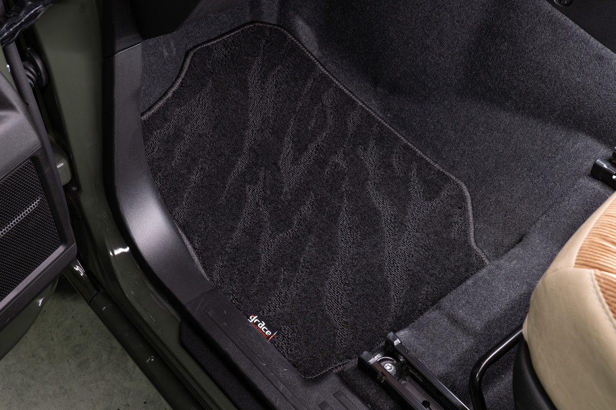【ジムニーJB64/JB74専用】フロアマット プレミアムセット １台分　助手席装着イメージ ウェーブブラック