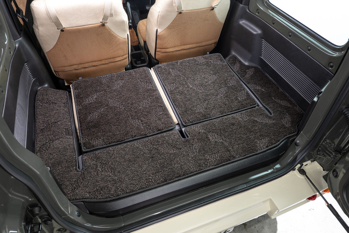 【ジムニーJB64/JB74専用】フロアマット プレミアムセット １台分　トランクルーム装着イメージ ウェーブブラウン