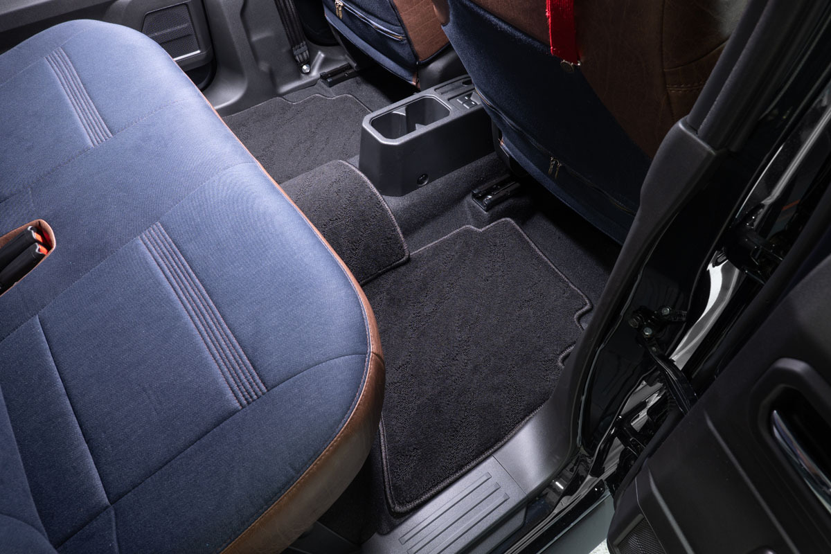 【ジムニーノマド専用】フロアマット プレミアムセット １台分　後部席装着イメージ ウェーブブラック