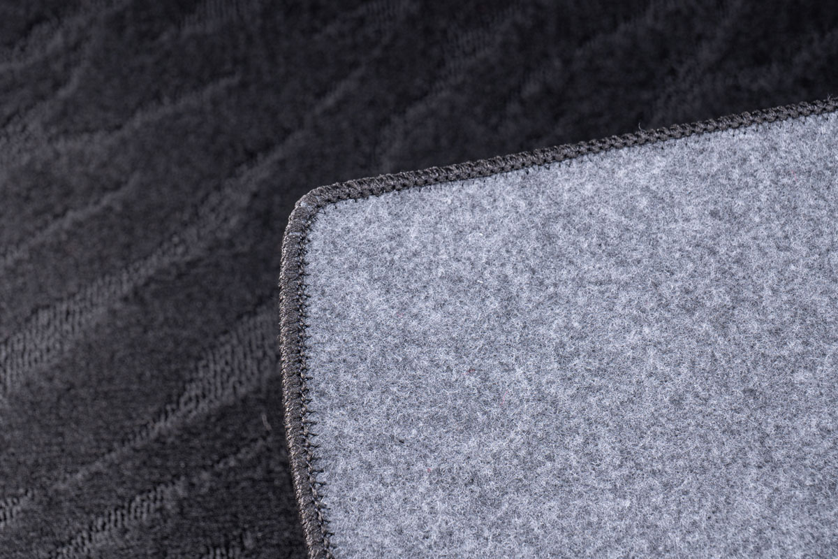 【ジムニーノマド専用】フロアマット プレミアムセット １台分　 ウェーブブラックの場合は裏面が滑り止め加工フェルト地仕様になります。