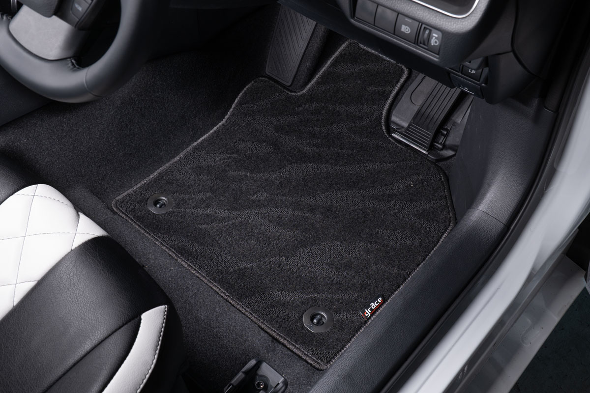 【60プリウス専用】フロアマット プレミアムセット １台分　運転席装着イメージ ウェーブブラック