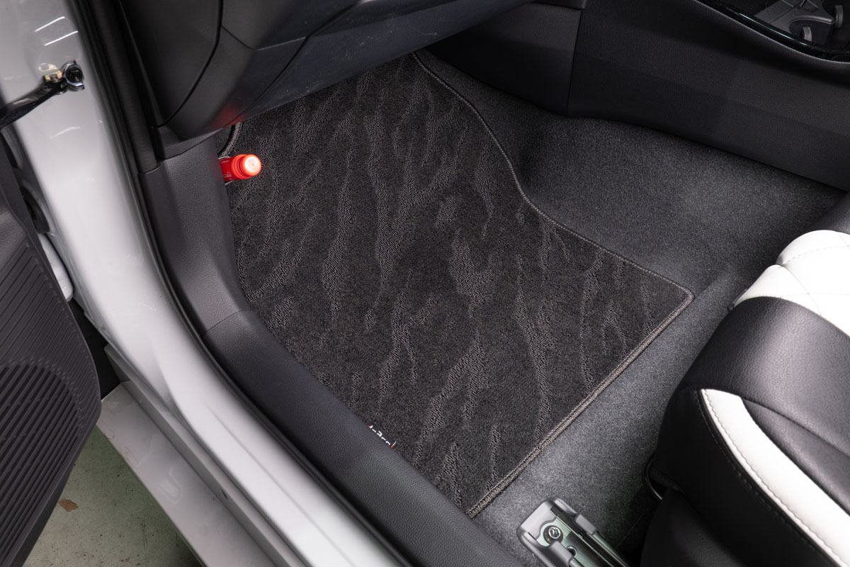 【60プリウス専用】フロアマット プレミアムセット １台分　助手席装着イメージ ウェーブブラック