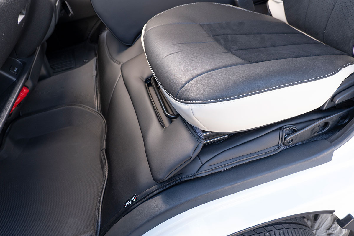 200ハイエース ナロー用 エンジンフードカバー＆スカートセット プライム　ブラック