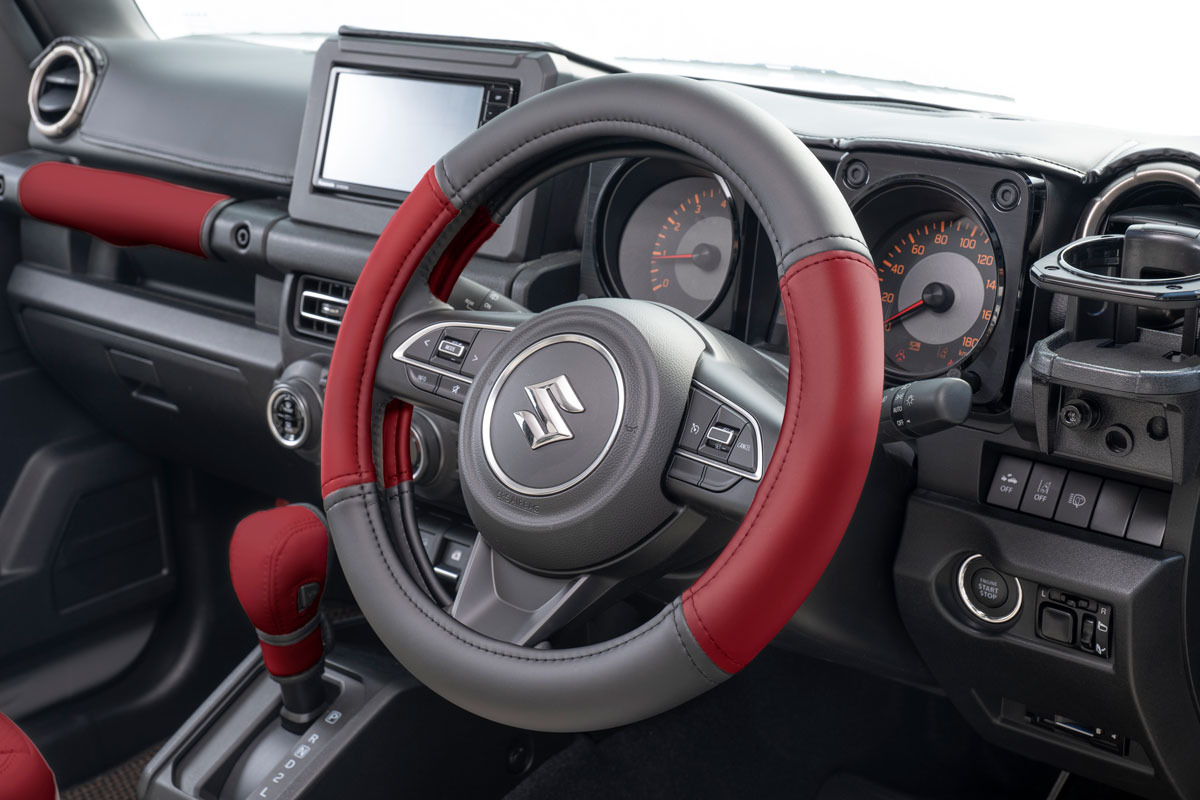 ハンドルカバー プライム　ボルドーカラー　ジムニーノマド装着イメージ