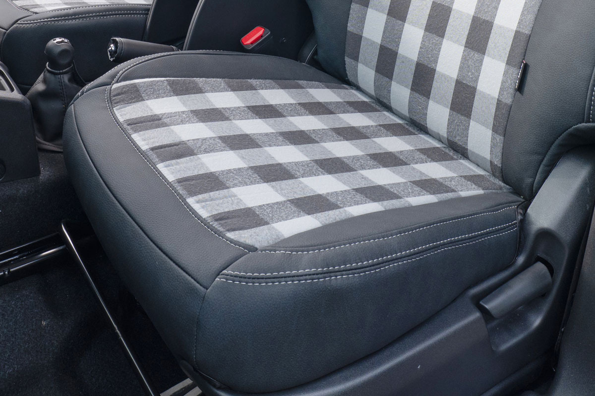 シートカバー 80’s ダブグレーxヴィーガンブラック ジムニーノマド装着