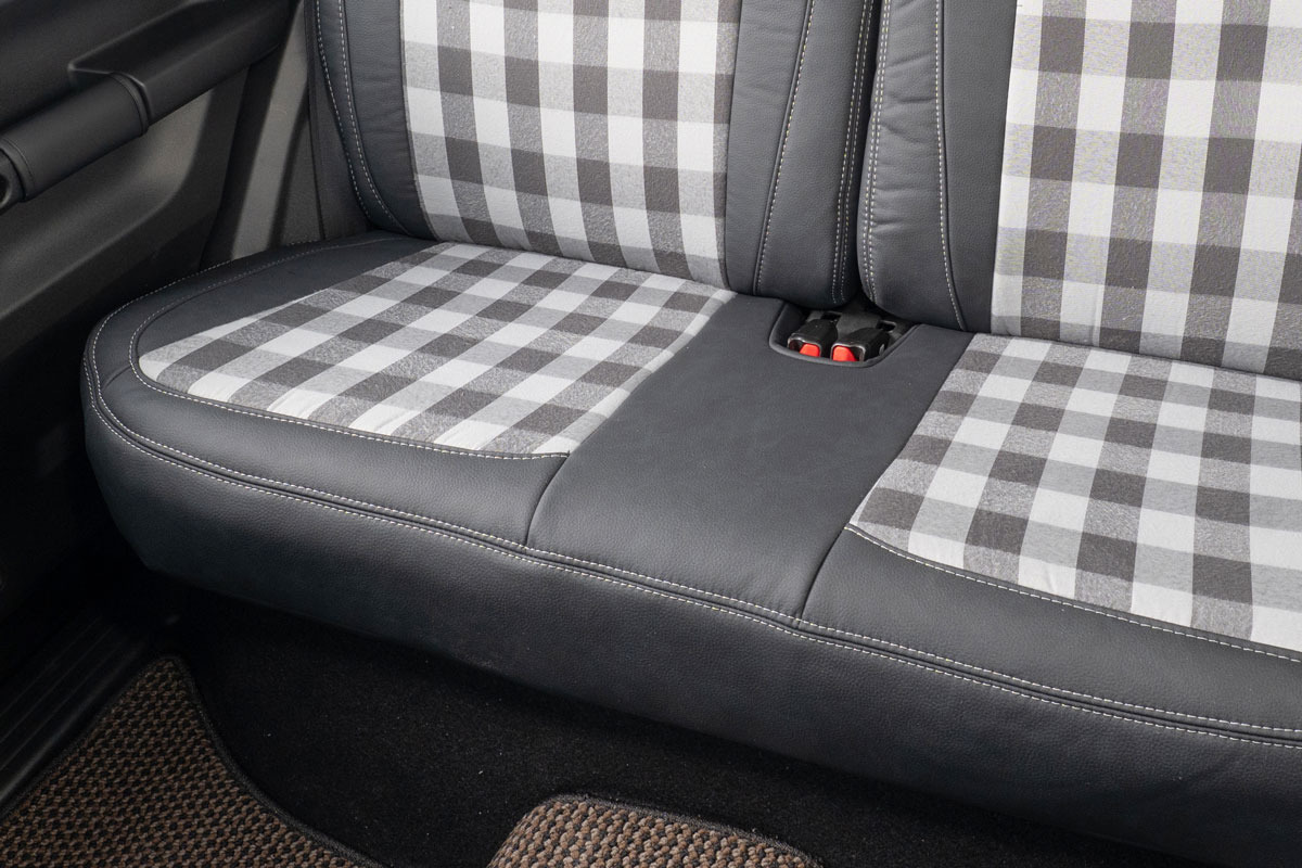 シートカバー 80’s ダブグレーxヴィーガンブラック ジムニーノマド装着