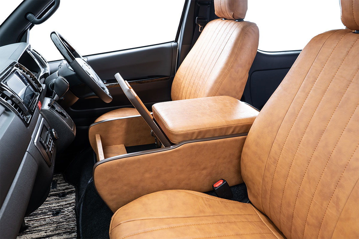 200系ハイエースS-GL用センターコンソール　クラシック　キャメル装着イメージ助手席側