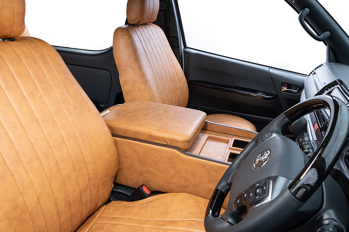 200系ハイエースS-GL用センターコンソール　クラシック　キャメル装着イメージ運転席側