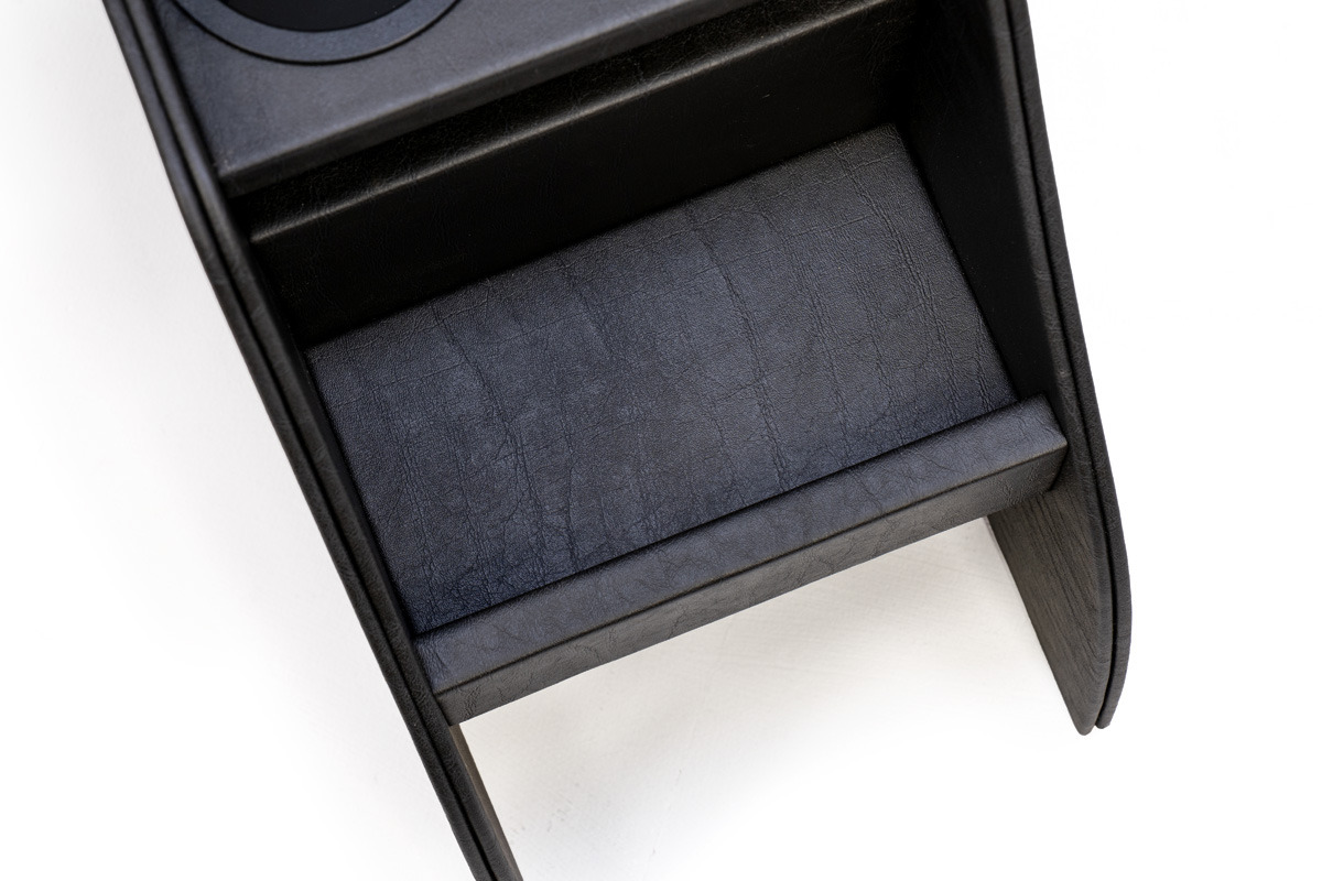 【デリカD5専用】センターコンソール アンティーク　ヴィンテージブラック　単体イメージ