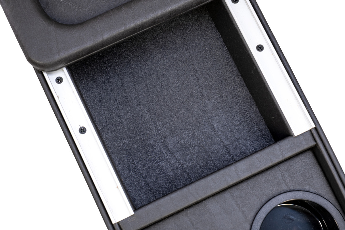 【デリカD5専用】センターコンソール アンティーク　ヴィンテージブラック　単体イメージ