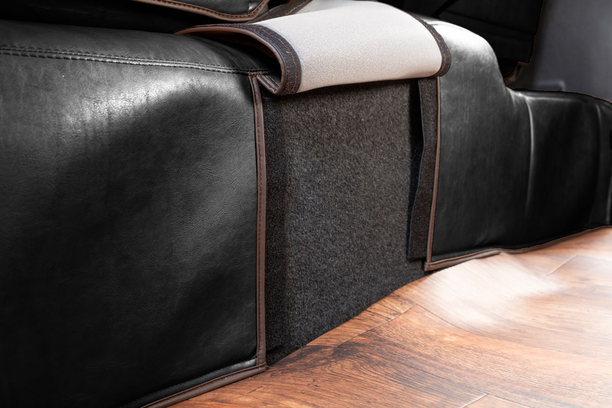 ハイエース200系 ワイド デッキカバー エンジンルーム フロント リヤ2枚入 お盆期間限定・2500円オフあり!／SUNVIC ハイエース 200系  デッキカバー フロント リア シートカバー エンジンルームカバー 1型 2型 3型 4型 5型 6型 7型 フロアカバー エンジンルーム 断熱 傷  ...