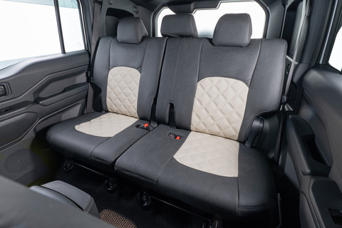 ランドクルザーFJ 車種限定シートカバー プライムヴィーガンMF　後部座席　アクセント：ベージュ