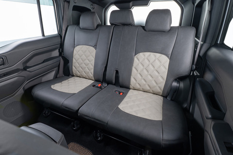 ランドクルザーFJ 車種限定シートカバー プライムヴィーガンMF　後部座席　アクセント：グレージュ