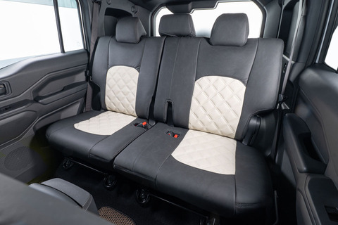 ランドクルザーFJ 車種限定シートカバー プライムヴィーガンMF　後部座席　アクセント：アイボリー