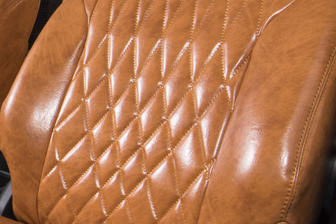 シートカバー  アンティークデザインD　キャメル 　ジムニー装着　運転席助手席背もたれ部分詳細