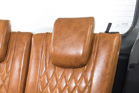 シートカバー  アンティークデザインD　キャメル 　ジムニー装着　後部座席背もたれ部分詳細