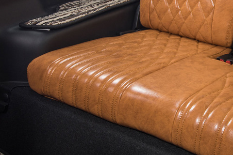 シートカバー  アンティークデザインD　キャメル 　ジムニー装着　後部座席座面部分装着イメージ詳細