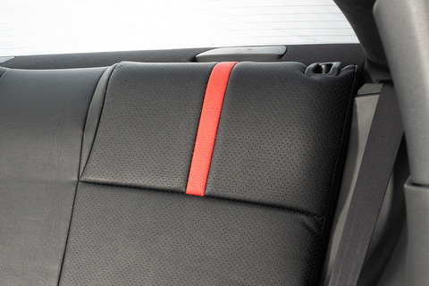 シートカバー 車種限定 GR86 & BRZ STANDARD spec.　後部座席背面にも前席と合わせてデザインされた赤のライン