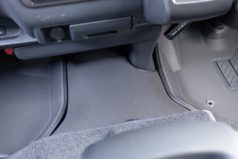 200ハイエース　3Dフロアマット　ナローボディ用　フロントセンター部