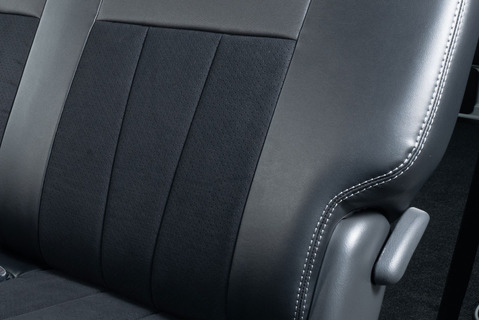 シートカバー車種限定 プライムシートカバー  200系ハイエース S-GL フロントノーマルタイプ 1台分 サイドに回り込む姿もグッド