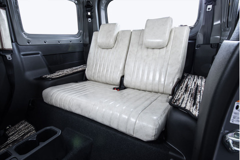 ジムニーシエラJB74　シートカバー  アンティークデザインS　ジムニーシエラJB74　シートカバー  アンティークデザインSホワイトスモーク 後部座席