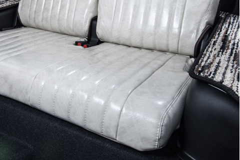 ジムニーシエラJB74　シートカバー  アンティークデザインS後部座席細部