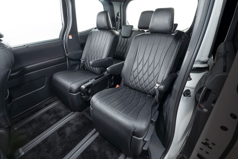 シートカバー 車種限定 90ノア＆ヴォクシー　２列目装着イメージ