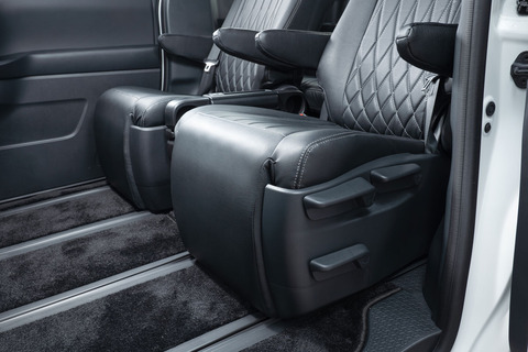 シートカバー 車種限定 90ノア＆ヴォクシーフットレスト収納時