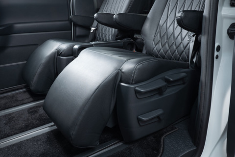 シートカバー 車種限定 90ノア＆ヴォクシーフットレスト使用時