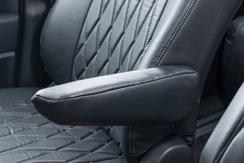 シートカバー 車種限定 90ノア＆ヴォクシーアームレスト細部