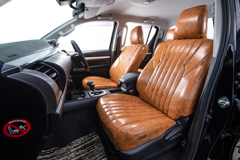 シートカバー  アンティーク　　　キャメル　ハイラックス装着