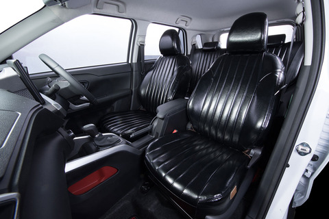 シートカバー  アンティークブラック　RAV4装着