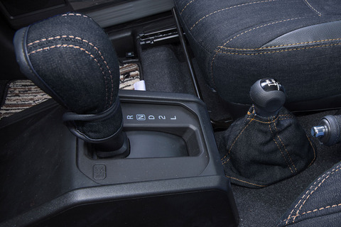 【ジムニーJB64/JB74専用】ブーツカバーセット（AT車専用）　 アンティーク　デニムデザイン インディゴ