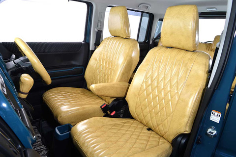 ヤリスクロス シートカバー  アンティークデザインD　クリームイエロー