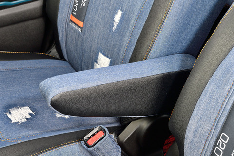 シートカバー  M.I.C DENIM　ハスラー装着　アームレスト